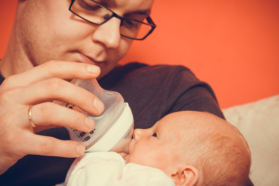 Bebu tijekom hranjennja držite blizu sebe i izmjenjujte nježne poglede