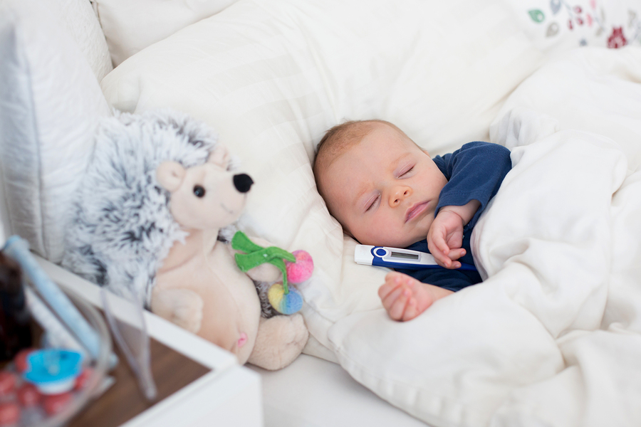 Bolesnim bebama koje ne mogu disati pomaže spavanje na povišenom