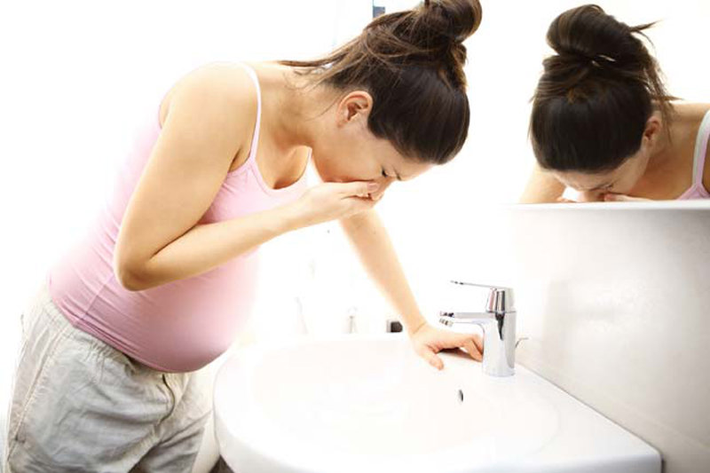 Zašto se javljaju mučnine u trudnoći i kako ih ublažiti?